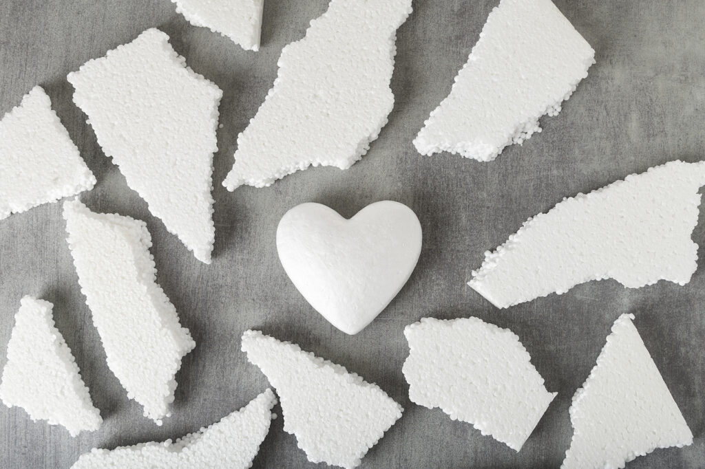 10 Möglichkeiten, Polystyrol wiederzuverwenden polistirolo cuore